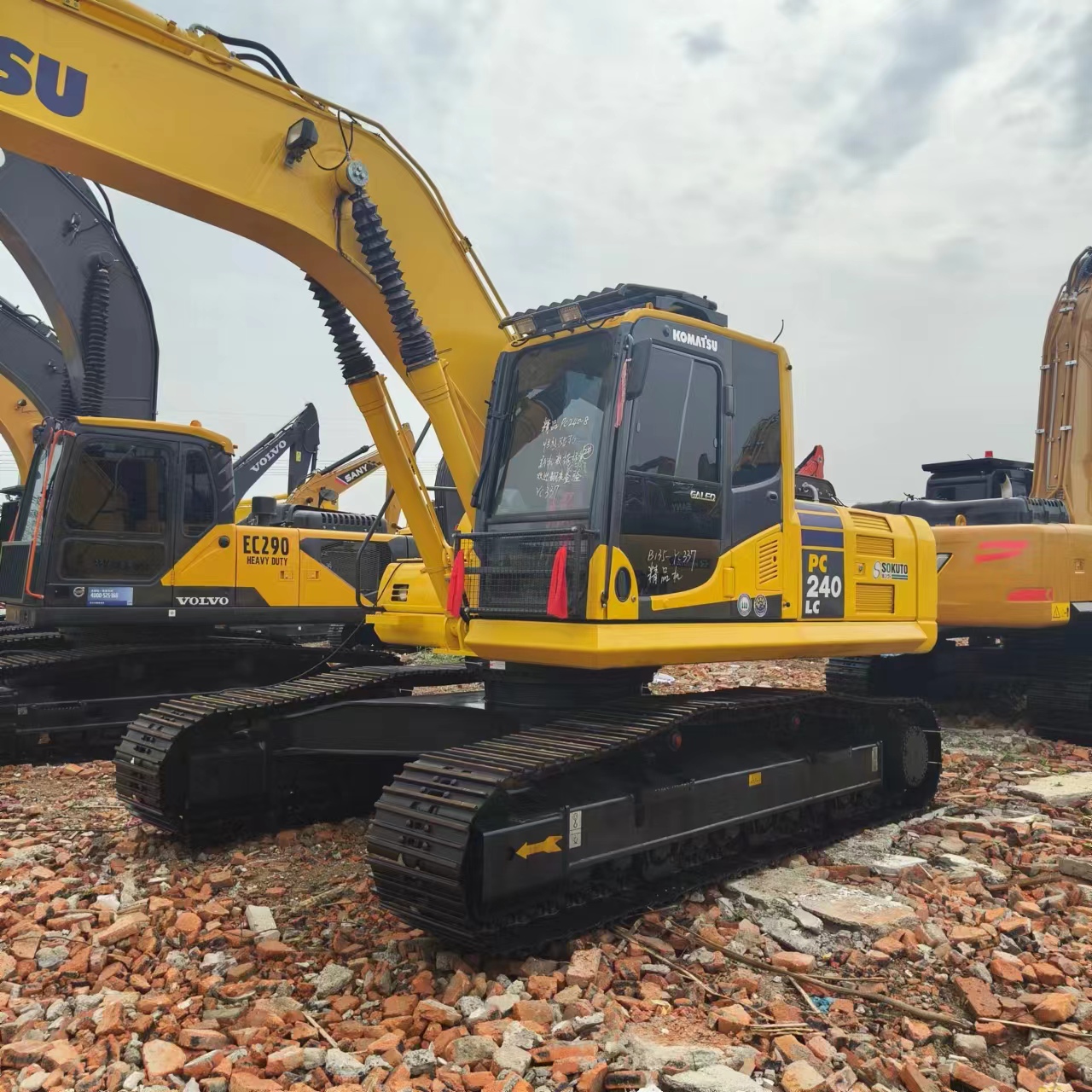 KOMATSU PC240 - Crawler excavator: picture 5 KOMATSU PC240 - Crawler excavator: picture 5