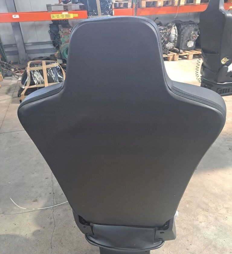 Renault PRAWY SIEDZENIE PASAŻERA Renault RANGE GAMA T C K - Seat for Truck: picture 3 Renault PRAWY SIEDZENIE PASAŻERA Renault RANGE GAMA T C K - Seat for Truck: picture 3