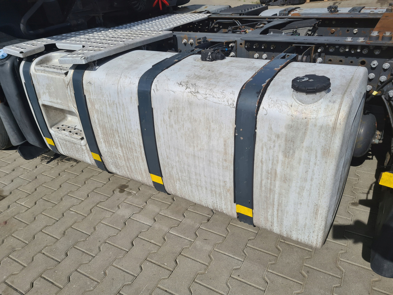 VOLVO ZBIORNIK PALIWA RENAULT PREMIUM MAGNUM DXI GAMA T VOLVO FH 13 4 180X70X70 - Fuel tank for Truck: picture 1 VOLVO ZBIORNIK PALIWA RENAULT PREMIUM MAGNUM DXI GAMA T VOLVO FH 13 4 180X70X70 - Fuel tank for Truck: picture 1