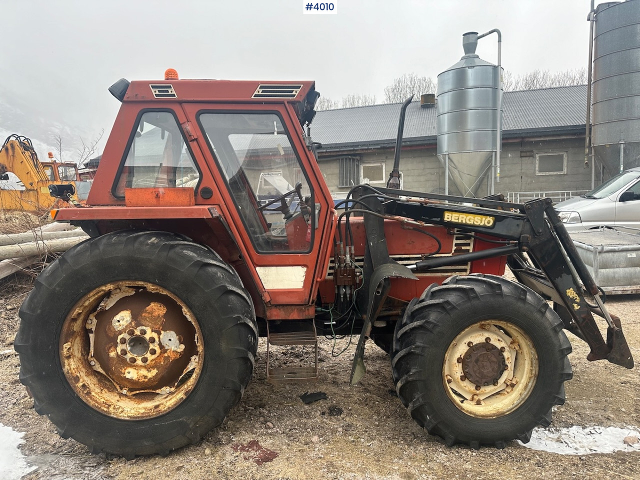 1982 Fiat 780 DT w/ front loader, snow shovel, chains, top link, triangle and extra set of twin wheels. - Farm tractor: picture 3 1982 Fiat 780 DT w/ front loader, snow shovel, chains, top link, triangle and extra set of twin wheels. - Farm tractor: picture 3