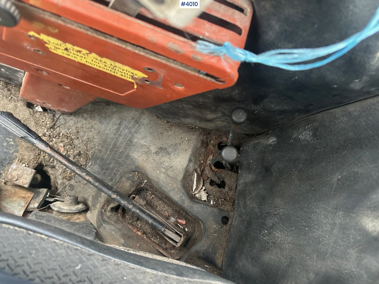 Lease a  1982 Fiat 780 DT w/ front loader, snow shovel, chains, top link, triangle and extra set of twin wheels. 1982 Fiat 780 DT w/ front loader, snow shovel, chains, top link, triangle and extra set of twin wheels.: picture 13