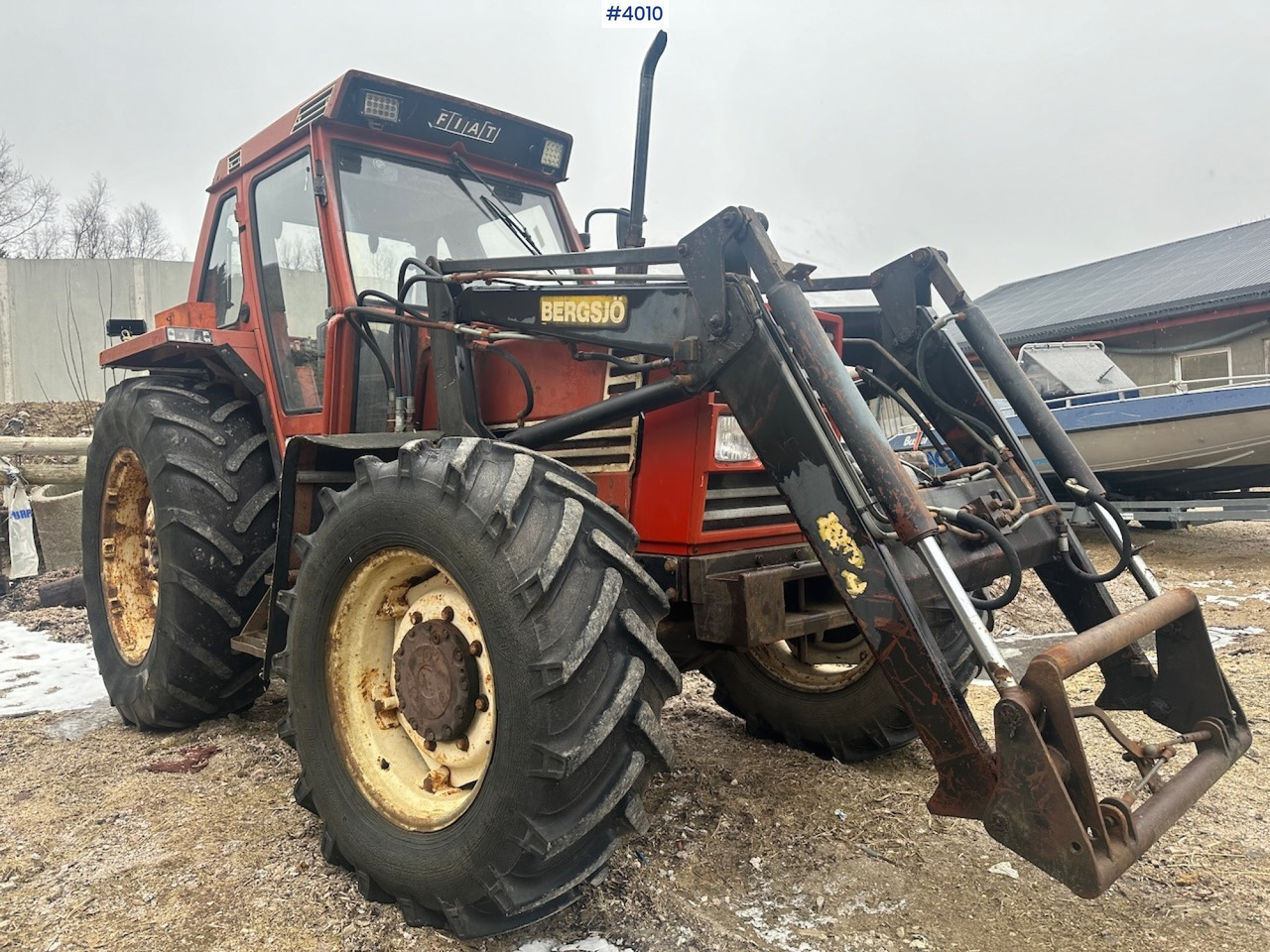 1982 Fiat 780 DT w/ front loader, snow shovel, chains, top link, triangle and extra set of twin wheels. - Farm tractor: picture 2 1982 Fiat 780 DT w/ front loader, snow shovel, chains, top link, triangle and extra set of twin wheels. - Farm tractor: picture 2