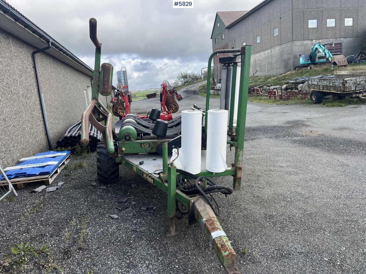 1996 Mchale 991B round bale wrapper - Hay and forage equipment: picture 2 1996 Mchale 991B round bale wrapper - Hay and forage equipment: picture 2