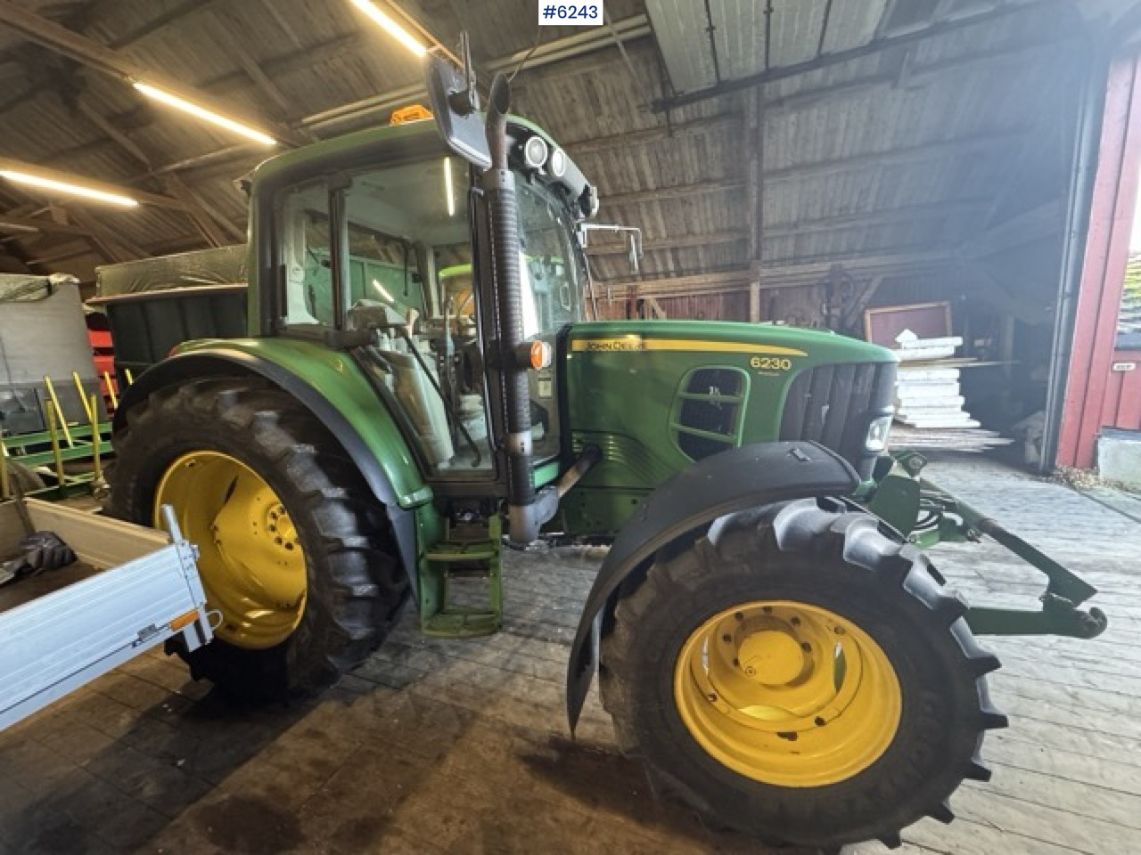 2008 John Deere 6230 Premium (114 hp) – Only 2,402 hours! - Farm tractor: picture 1 2008 John Deere 6230 Premium (114 hp) – Only 2,402 hours! - Farm tractor: picture 1