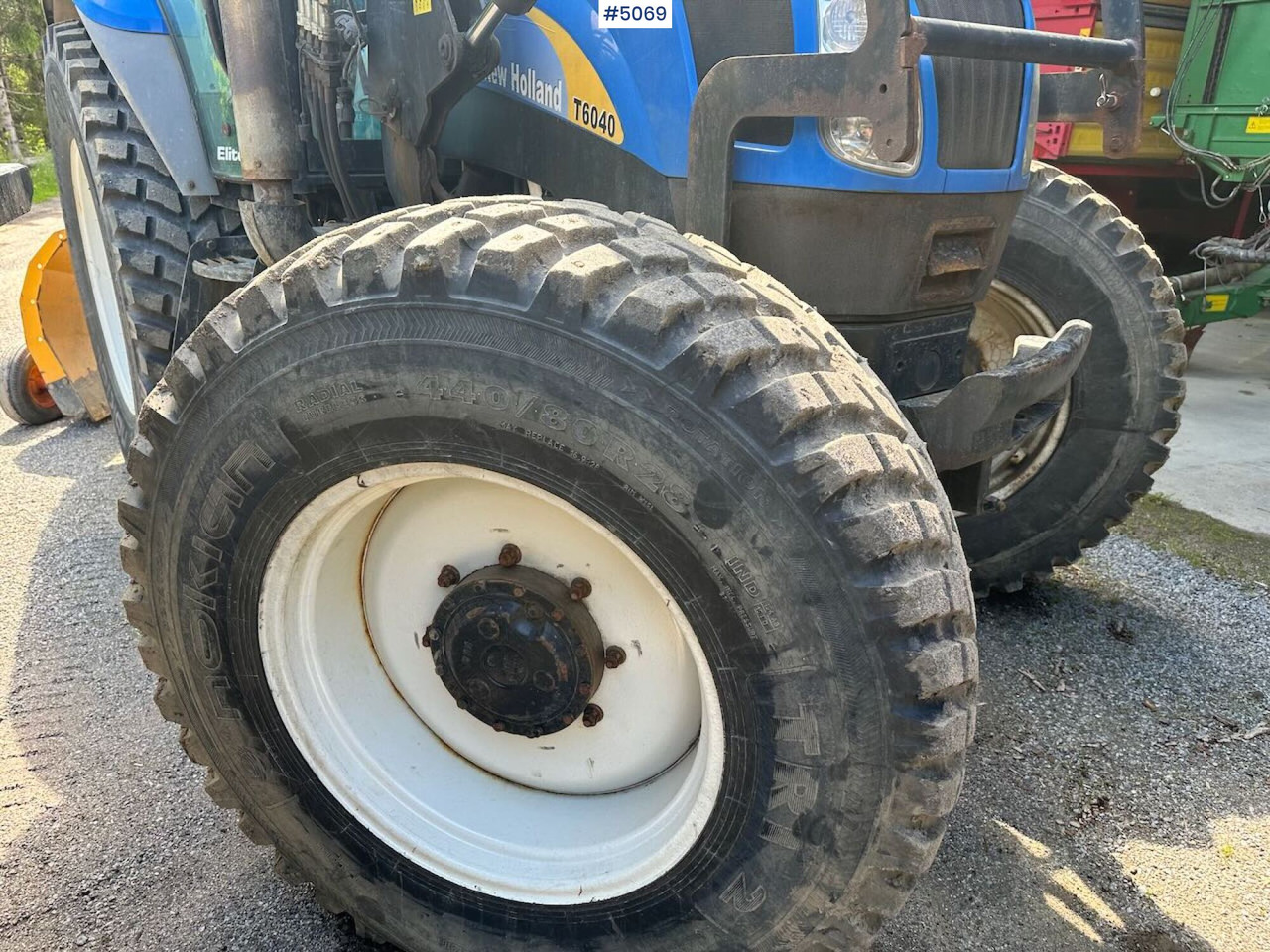 Farm tractor 2009 New Holland T6040 SS w/ Trima front loader: picture 7