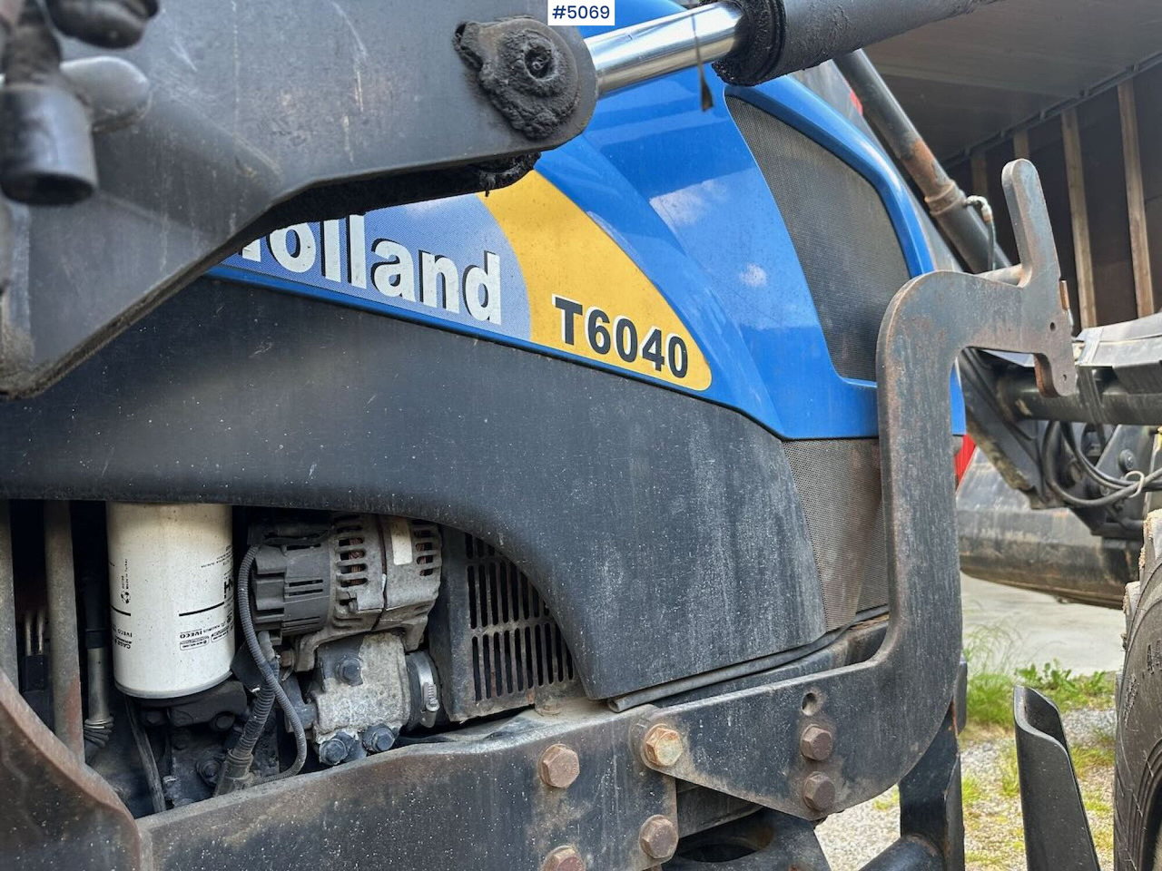 Farm tractor 2009 New Holland T6040 SS w/ Trima front loader: picture 13