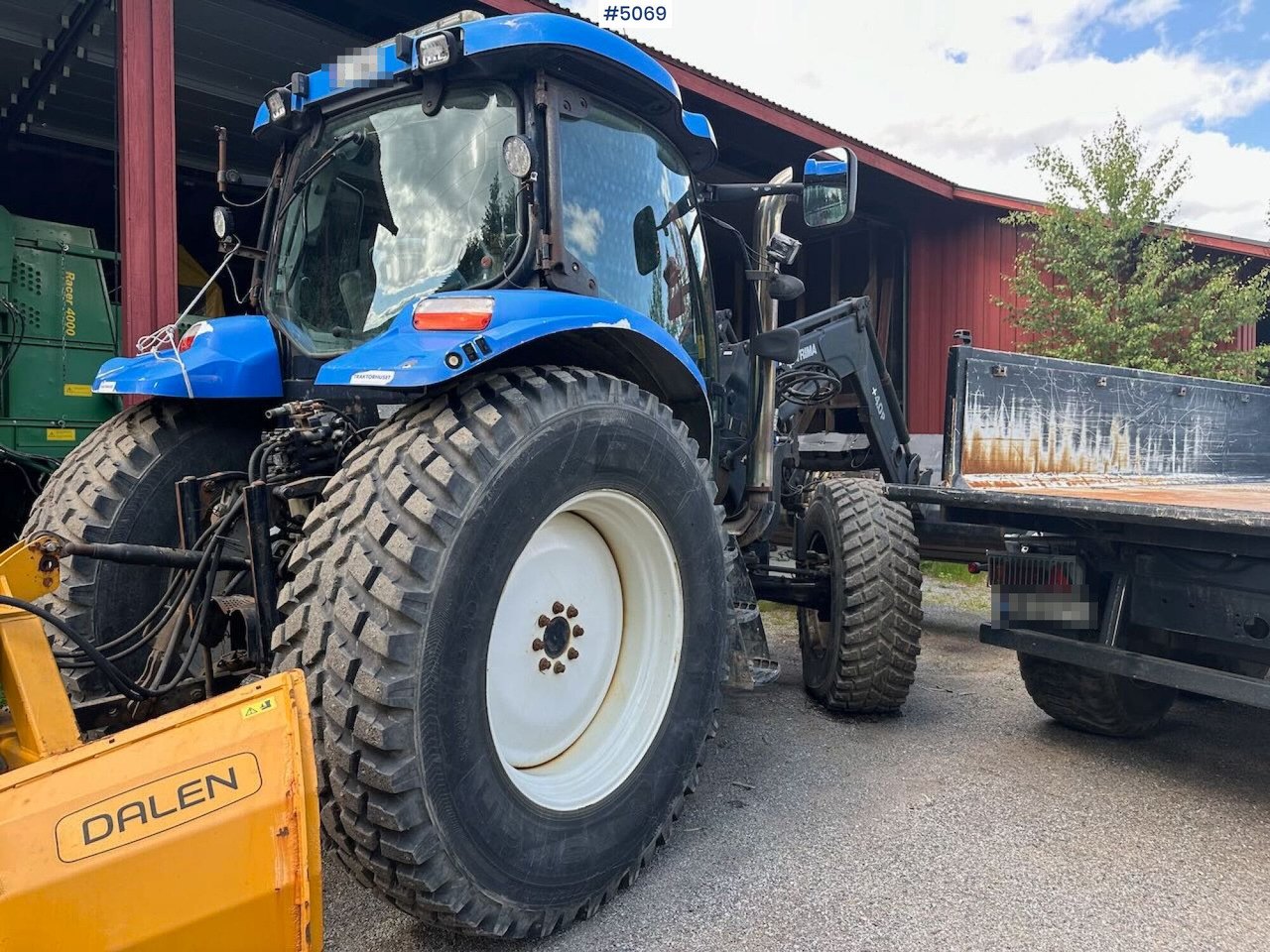 Farm tractor 2009 New Holland T6040 SS w/ Trima front loader: picture 16