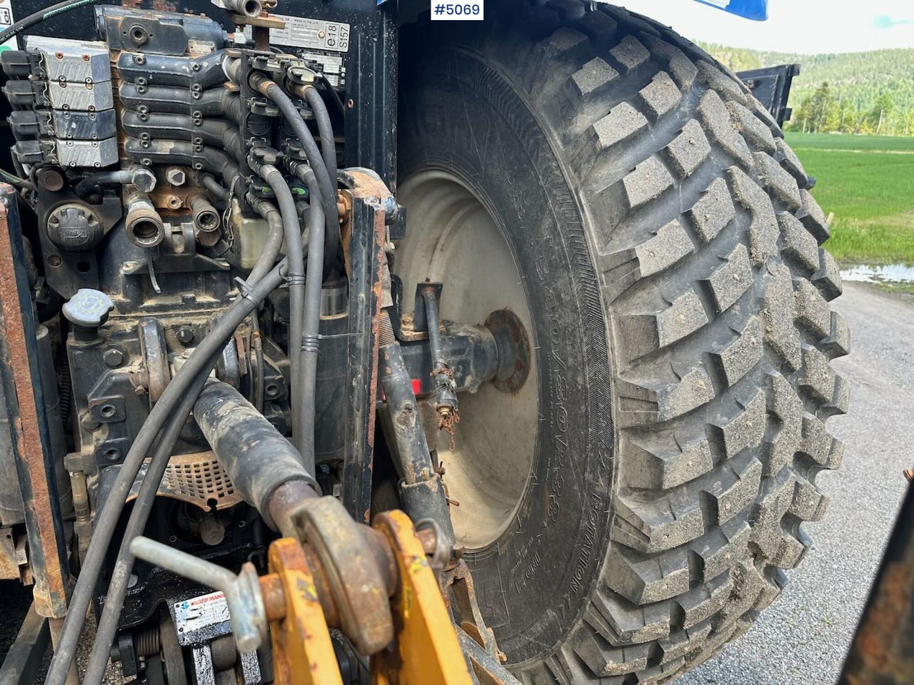 Farm tractor 2009 New Holland T6040 SS w/ Trima front loader: picture 20