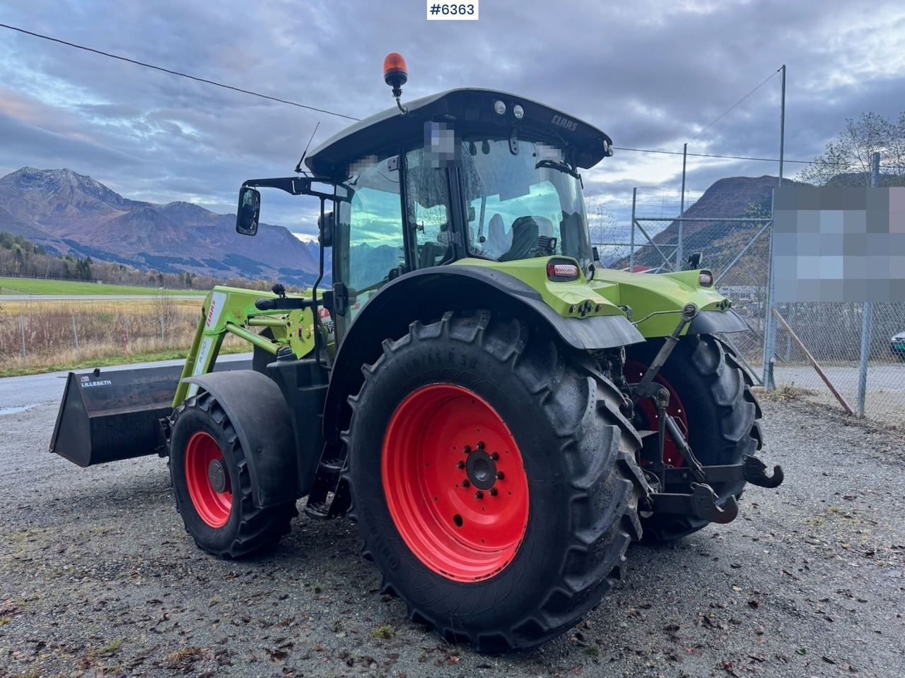2013 Claas Arion 550 w/ Front loader, Bucket, forks and rear cutters. 1110 hours! - Farm tractor: picture 5 2013 Claas Arion 550 w/ Front loader, Bucket, forks and rear cutters. 1110 hours! - Farm tractor: picture 5