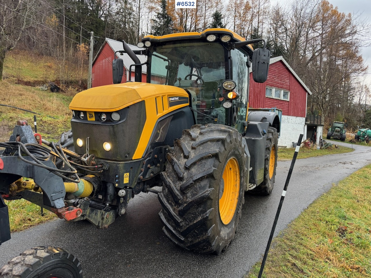 2015 JCB Fastrack 4220 w/ front hydraulics, front PTO and plow plate. Low hours! - Farm tractor: picture 2 2015 JCB Fastrack 4220 w/ front hydraulics, front PTO and plow plate. Low hours! - Farm tractor: picture 2