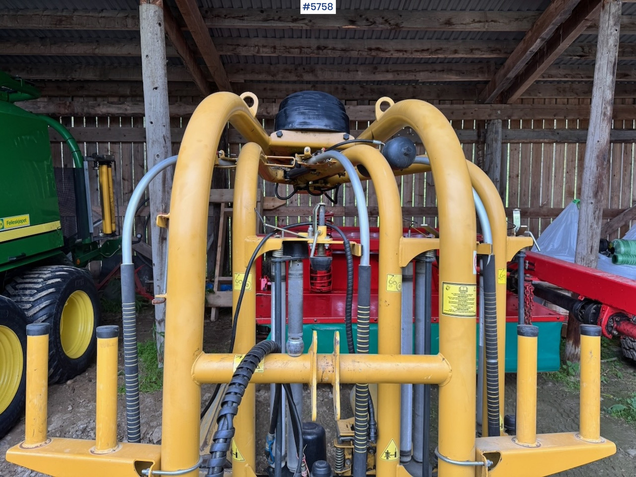 2016 Tanco VariWrap S300 Round Bale Wrapper - Hay and forage equipment: picture 3 2016 Tanco VariWrap S300 Round Bale Wrapper - Hay and forage equipment: picture 3