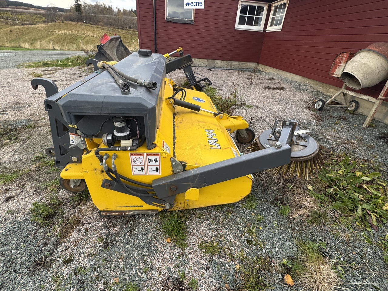 2016 VAMA 2000 Sweeping broom w/ side broom - Broom: picture 5 2016 VAMA 2000 Sweeping broom w/ side broom - Broom: picture 5