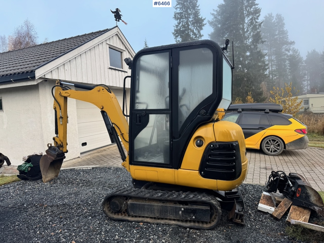 Approx. 2004 CAT 301.8 Mini excavator w/ 4 buckets and grapple. - Excavator: picture 5 Approx. 2004 CAT 301.8 Mini excavator w/ 4 buckets and grapple. - Excavator: picture 5