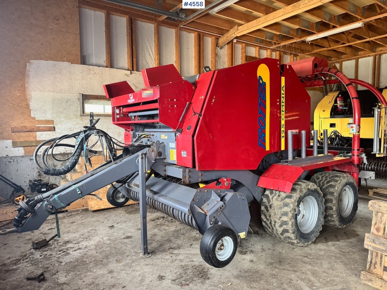 Approx. 2010 FeraBoli Omnia 125 Round Baler - Hay and forage equipment: picture 1 Approx. 2010 FeraBoli Omnia 125 Round Baler - Hay and forage equipment: picture 1