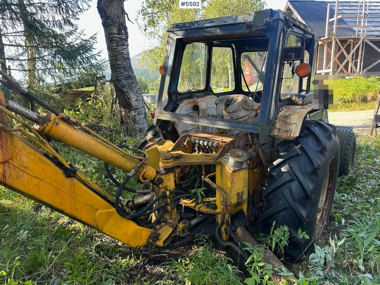 Circa 1974 Ford 4000 tractor w/ front loader and excavator. REP.OBJECT - Farm tractor: picture 5 Circa 1974 Ford 4000 tractor w/ front loader and excavator. REP.OBJECT - Farm tractor: picture 5
