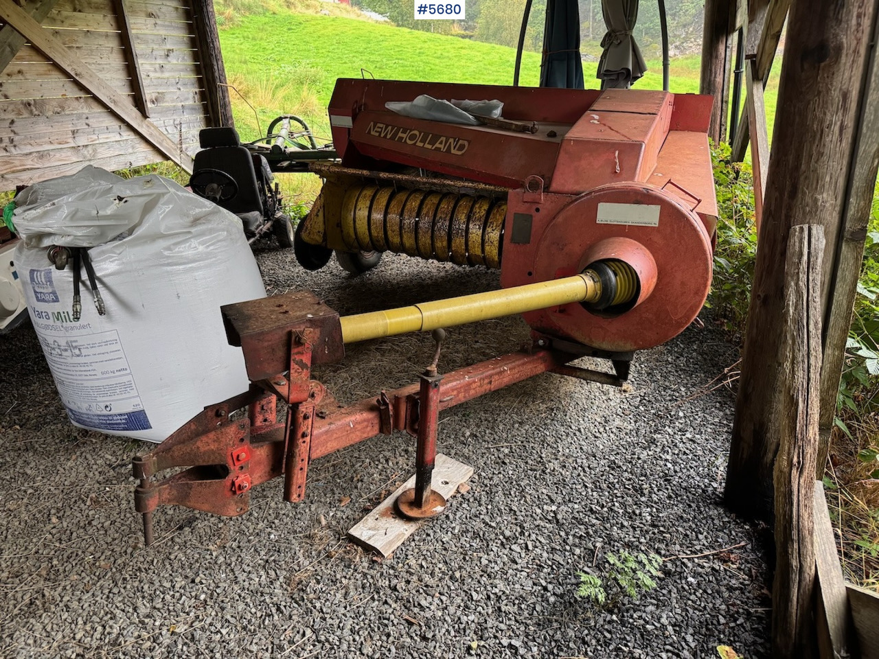 New Holland 268 Square Baler - Hay and forage equipment: picture 3 New Holland 268 Square Baler - Hay and forage equipment: picture 3