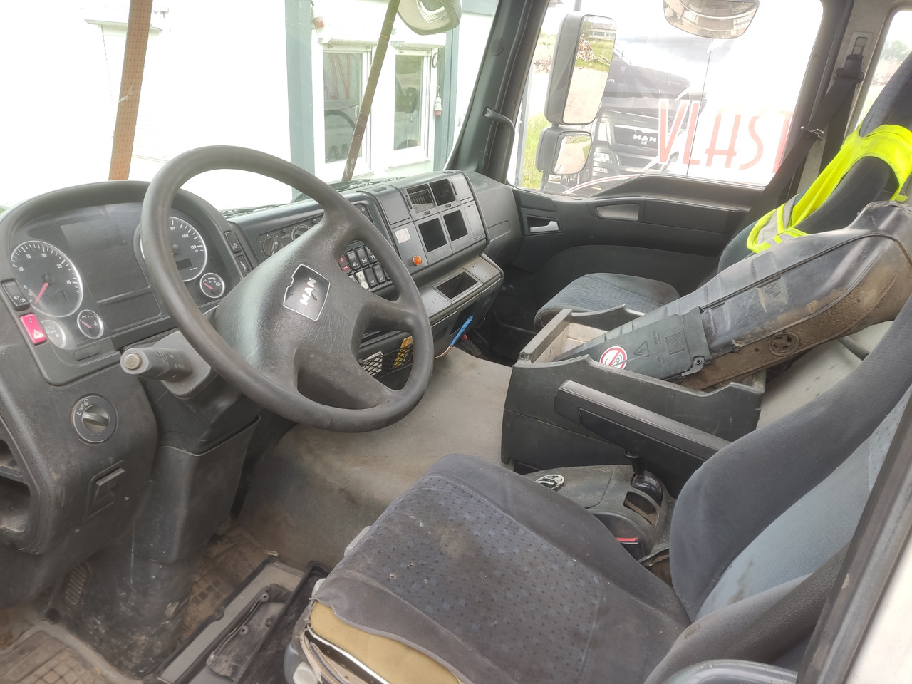 MAN cab F99/L17 - Cab: picture 4 MAN cab F99/L17 - Cab: picture 4