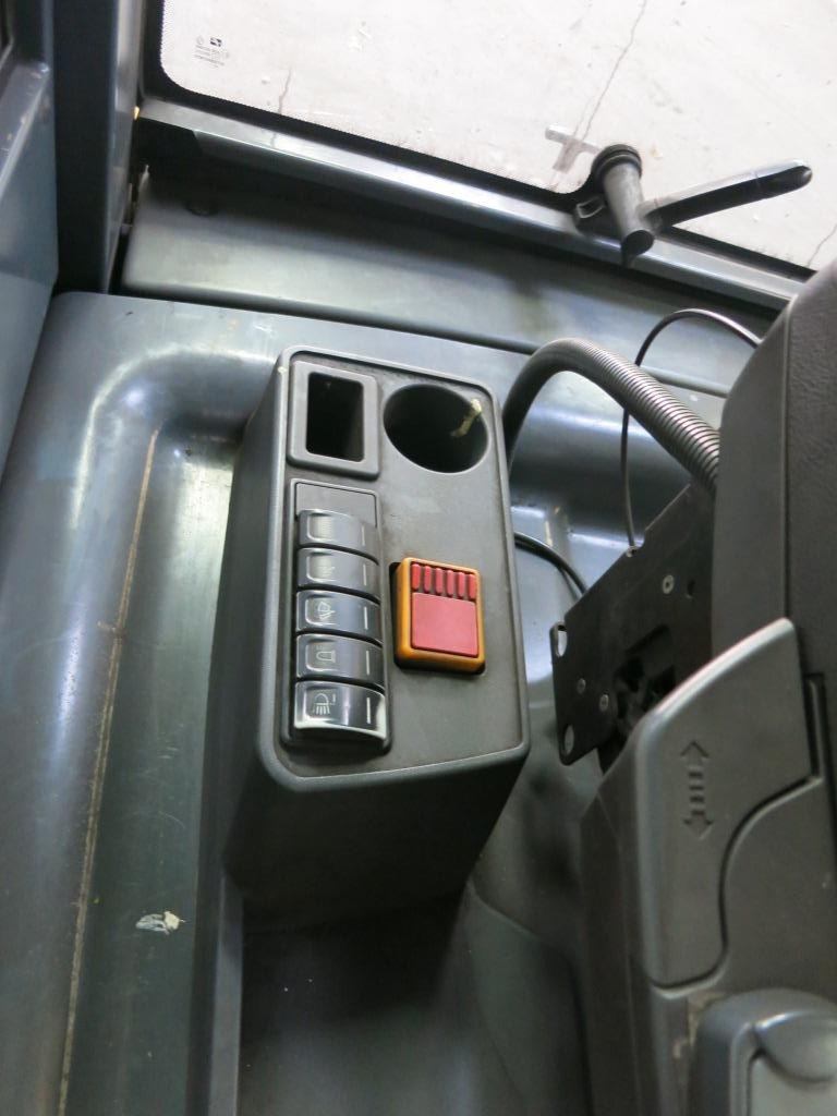 JUNGHEINRICH EFG 425 K - Electric forklift: picture 5 JUNGHEINRICH EFG 425 K - Electric forklift: picture 5