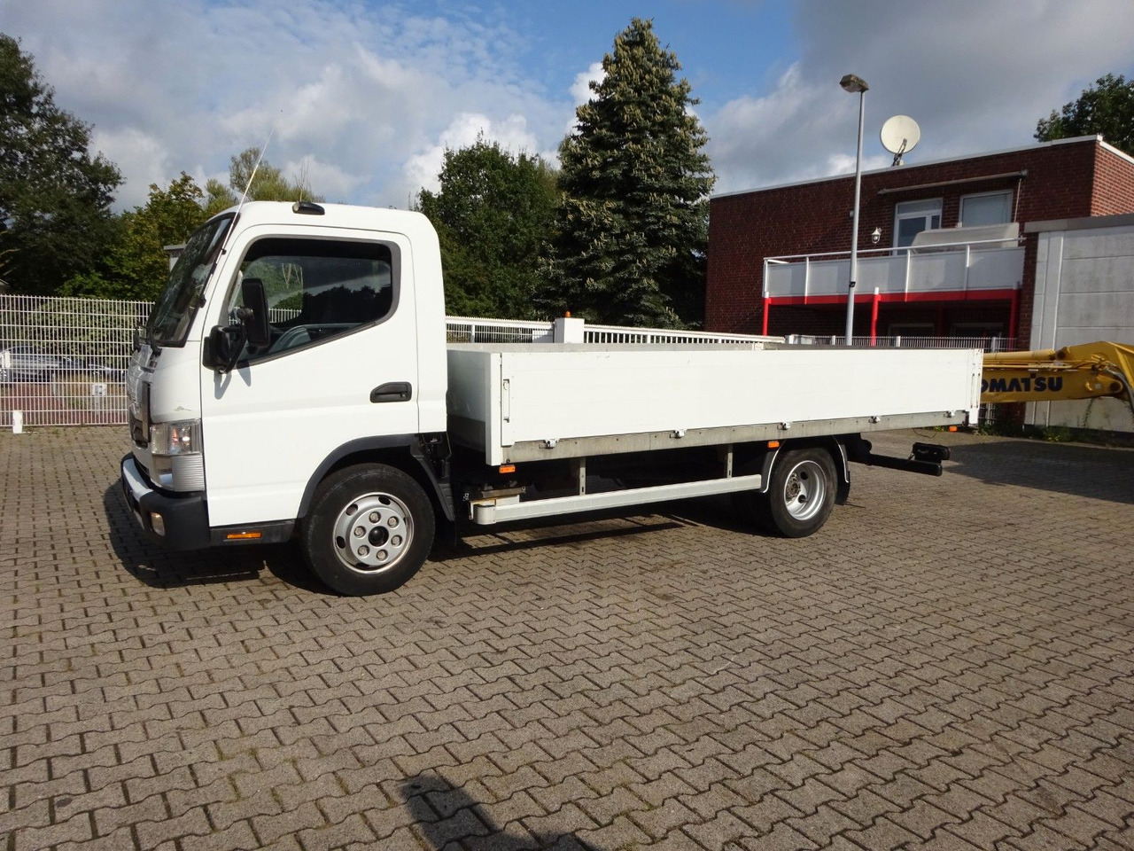 FUSO CANTER 7C15 Pritsche 4x2 - Flatbed van: picture 1 FUSO CANTER 7C15 Pritsche 4x2 - Flatbed van: picture 1