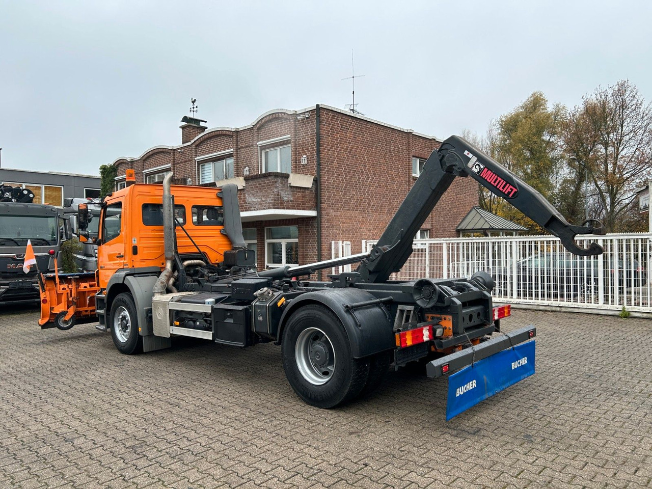 Hook lift truck Mercedes-Benz 1824 Axor Abroller mit Schneeschild und Streuer: picture 9