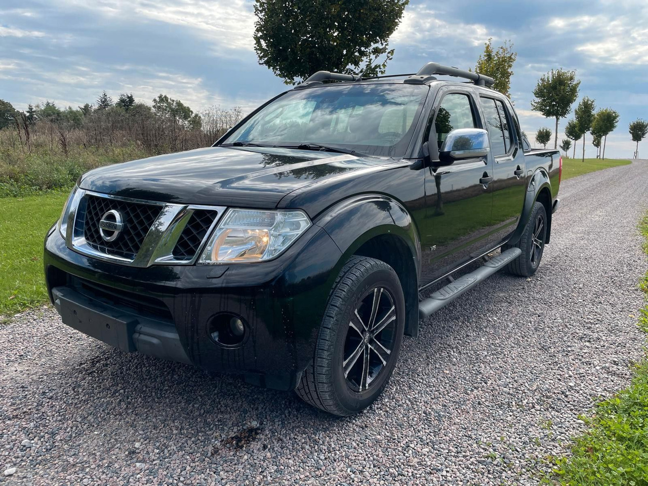 Nissan Navara Pickup Double Cab LE V6 4x4 LB - SUV: picture 1 Nissan Navara Pickup Double Cab LE V6 4x4 LB - SUV: picture 1