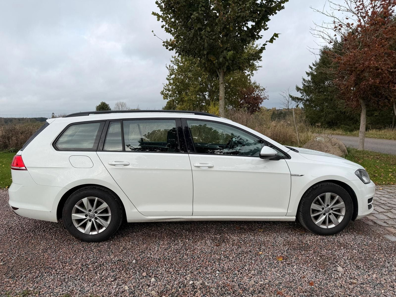 Volkswagen Golf VII Trendline BlueMotion - Station wagon: picture 5 Volkswagen Golf VII Trendline BlueMotion - Station wagon: picture 5