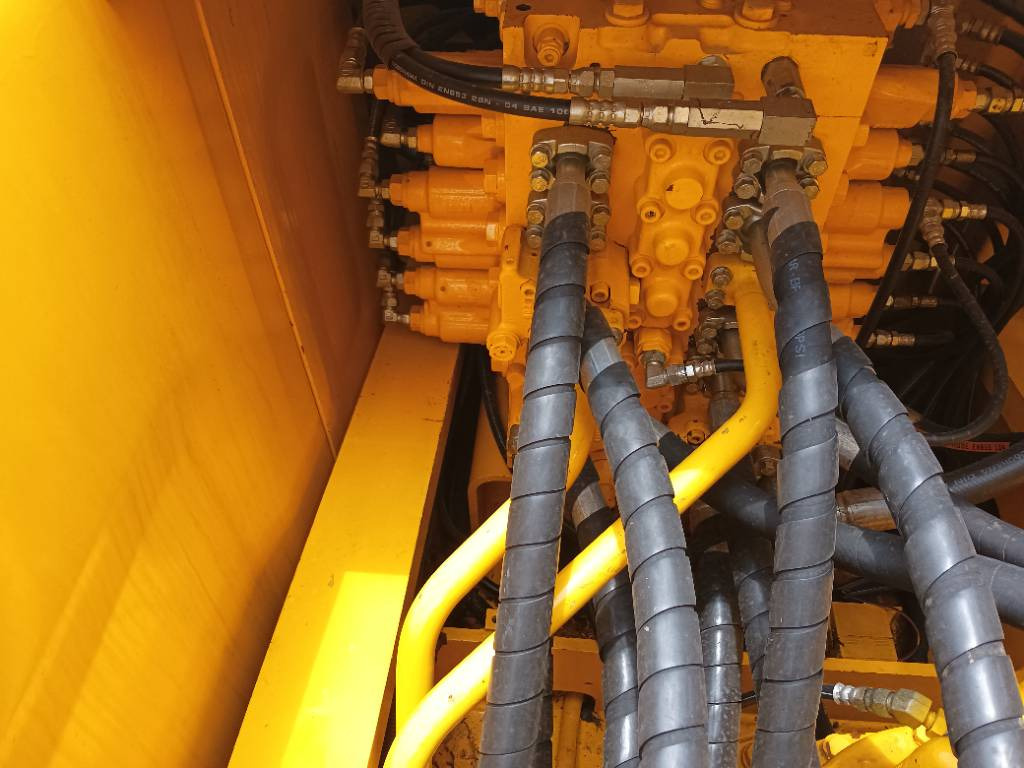 Crawler excavator KOMATSU PC 220-8: picture 8 Crawler excavator KOMATSU PC 220-8: picture 8