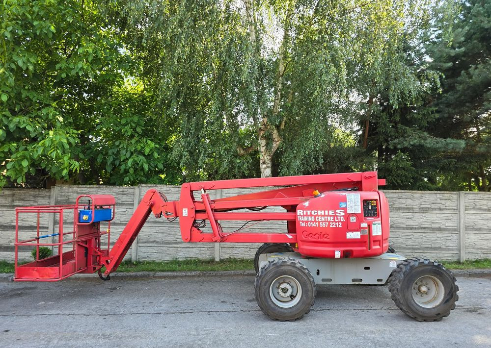 Genie - Articulated boom: picture 1 Genie - Articulated boom: picture 1