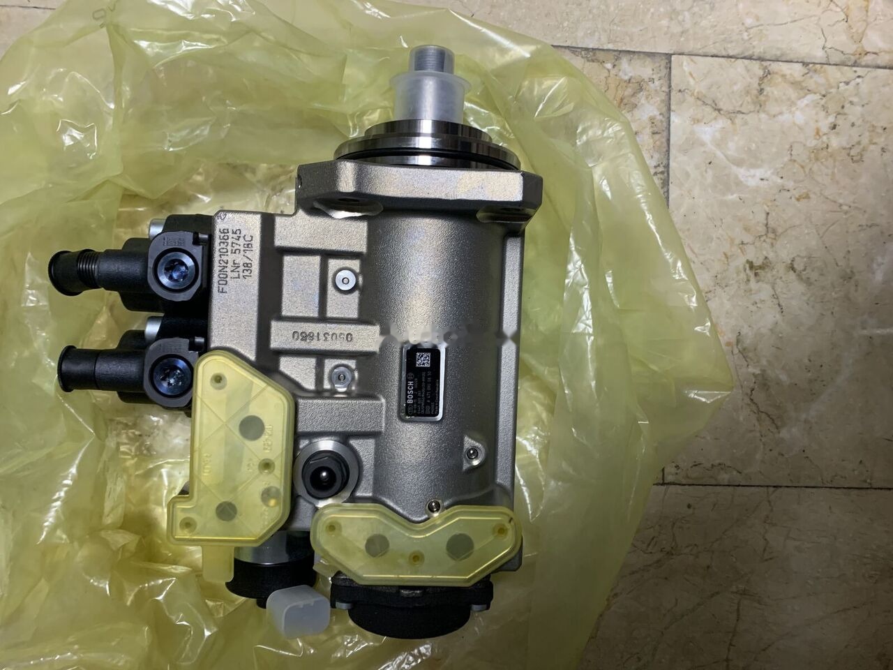 Bosch Mercedes-Benz - Fuel pump for Truck: picture 4 Bosch Mercedes-Benz - Fuel pump for Truck: picture 4