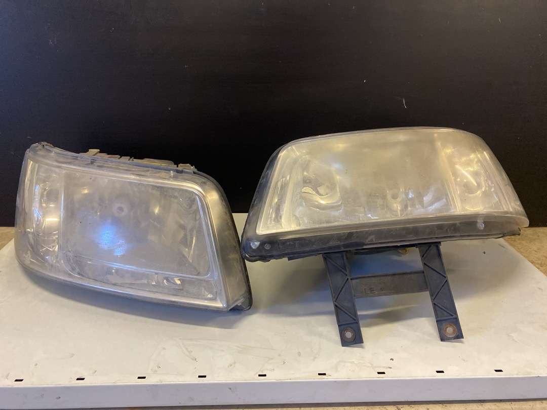 VW Transporter frontlykter - Tool/ Equipment: picture 1 VW Transporter frontlykter - Tool/ Equipment: picture 1