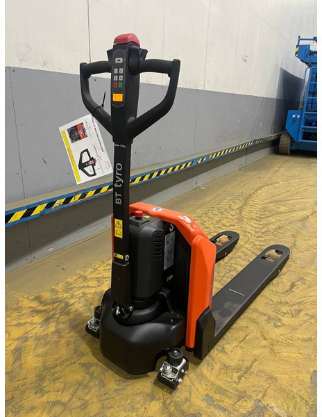 Toyota LHE 130 BT Tyro - Pallet truck: picture 3 Toyota LHE 130 BT Tyro - Pallet truck: picture 3