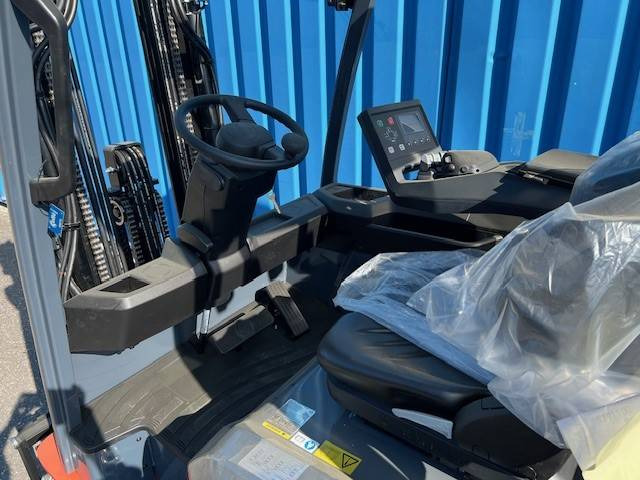 Toyota Traigo 80 - Electric forklift: picture 5 Toyota Traigo 80 - Electric forklift: picture 5