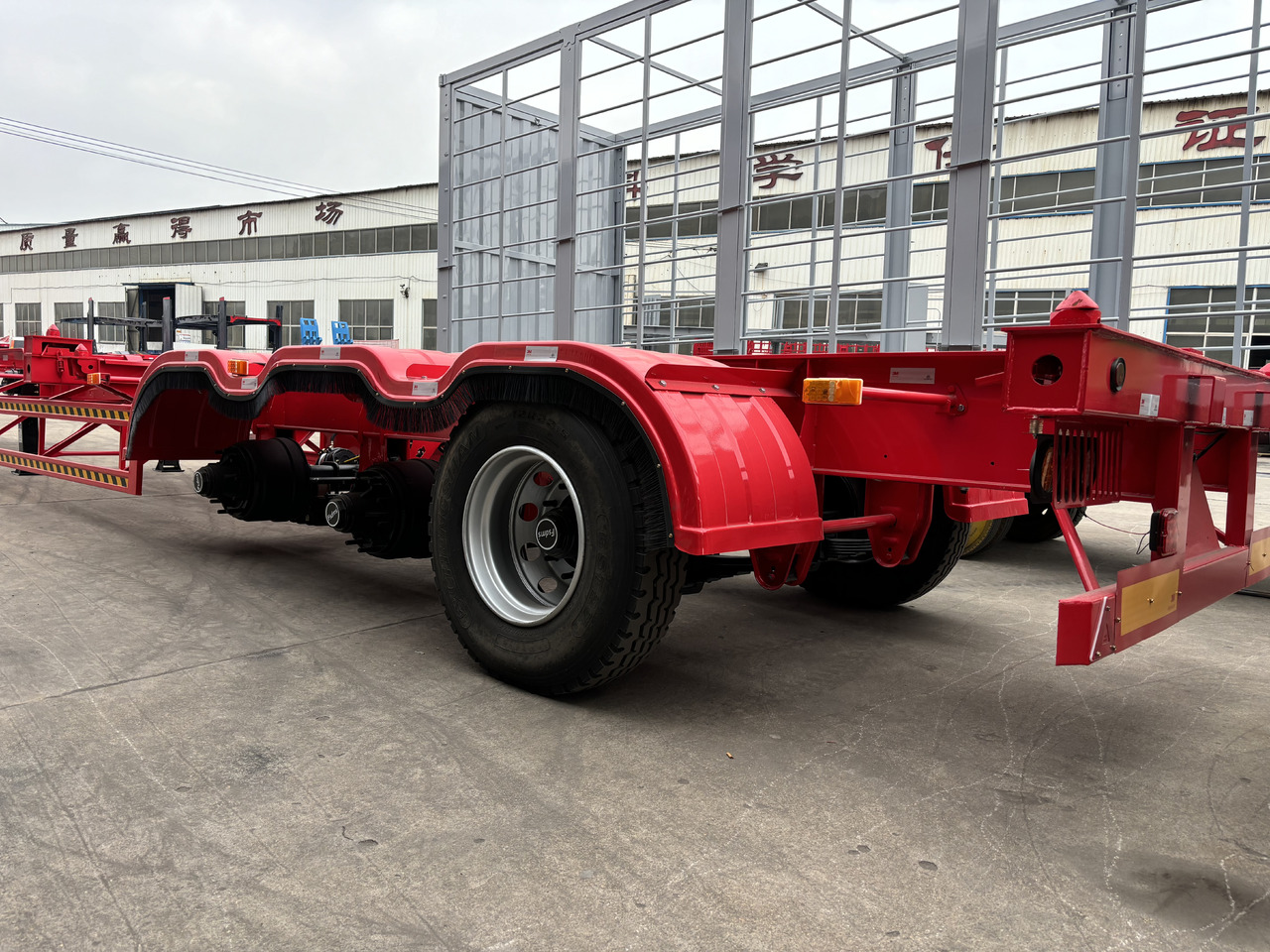 - Container transporter/ Swap body semi-trailer: picture 2 - Container transporter/ Swap body semi-trailer: picture 2