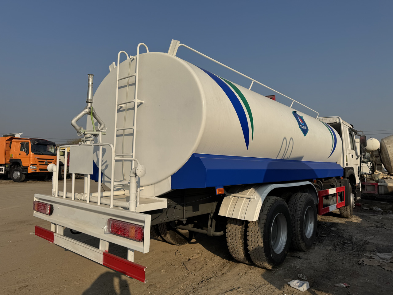 HOWO - Tank truck: picture 5 HOWO - Tank truck: picture 5