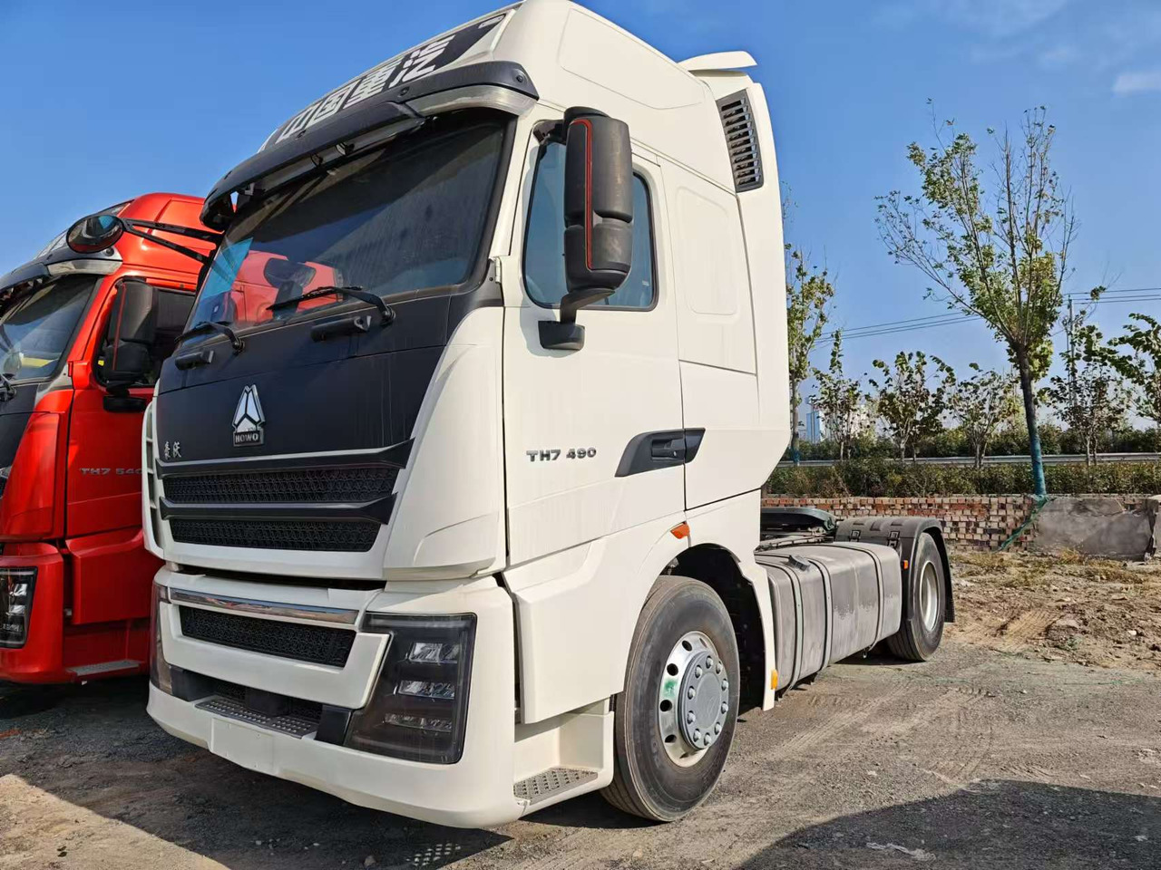 HOWO Tractor - Tractor unit: picture 1 HOWO Tractor - Tractor unit: picture 1