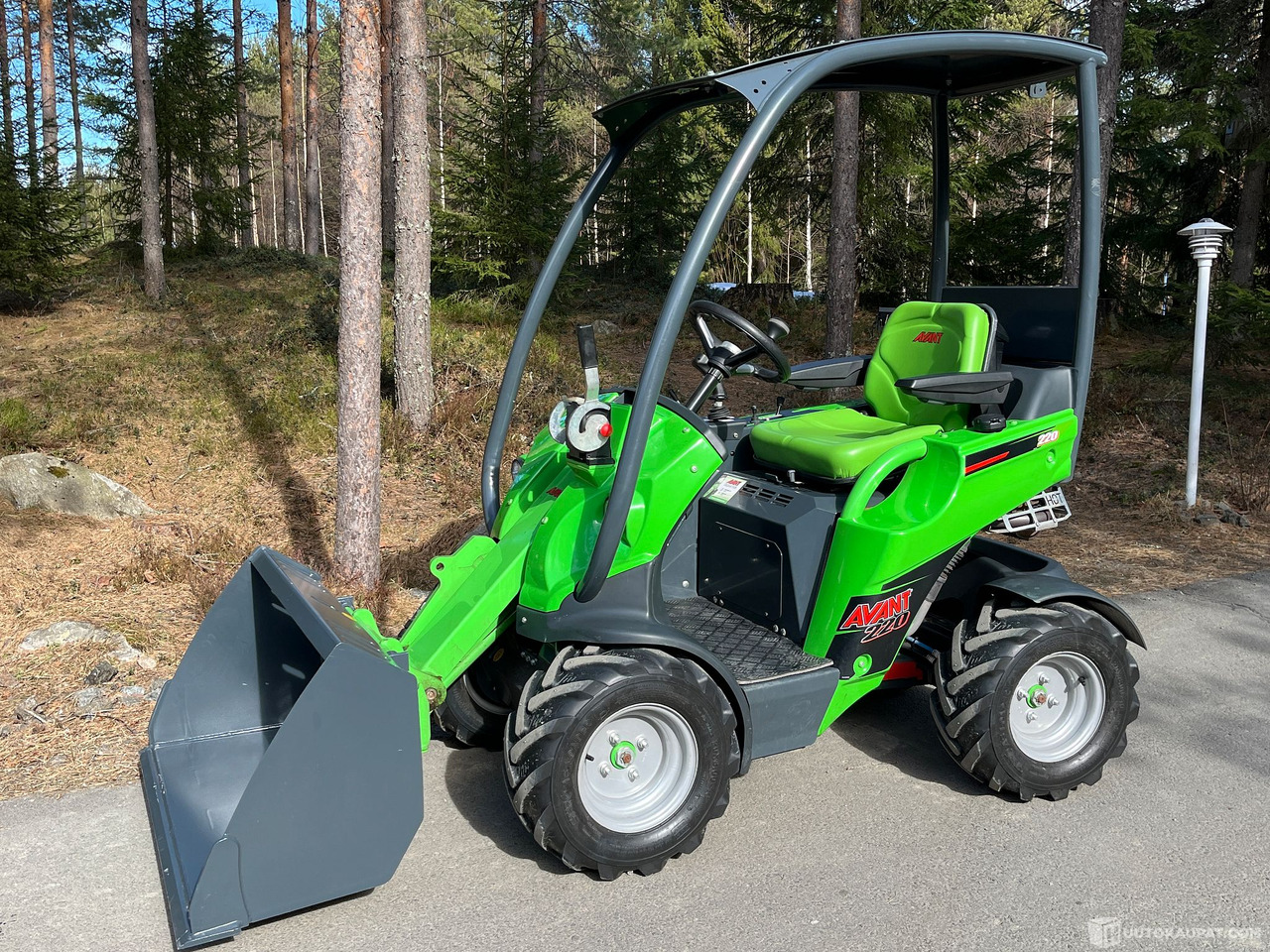 Avant 220 kahdella työlaitteella, 2021, vain 196h,, Jyväskylä - Compact loader: picture 2 Avant 220 kahdella työlaitteella, 2021, vain 196h,, Jyväskylä - Compact loader: picture 2