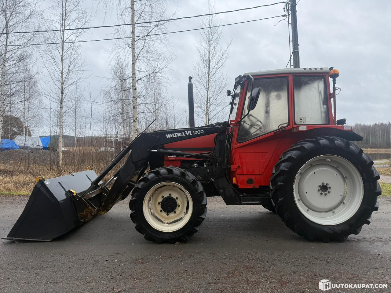 Valmet 604, 4x4 with front loader, 1985 — Well equipped!!, Jyväskylä - Farm tractor: picture 2 Valmet 604, 4x4 with front loader, 1985 — Well equipped!!, Jyväskylä - Farm tractor: picture 2