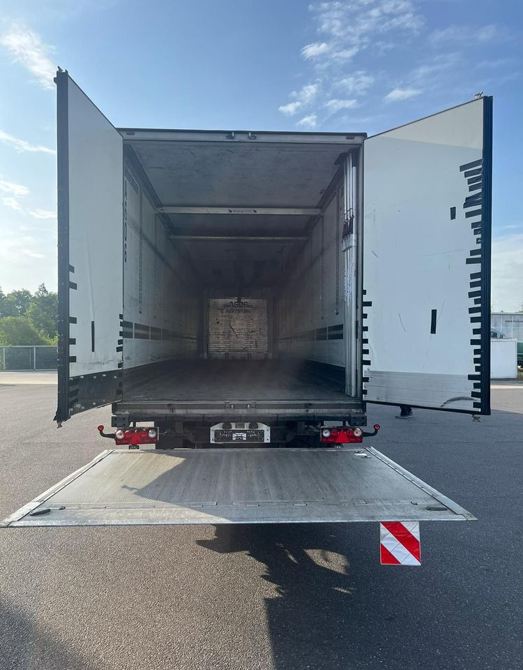 Schmitz Cargobull CARRIER MAXIMA 1300 / WINDA / DOPPEL STOCK / ŚCIANA GRODZIOWA / BELKI / PODNOSZONA OŚ / z Niemiec / TOP STAN 2011/ CARRIER CHŁODNIA CHLODNIA LODÓWKA PODWÓJNY ZAŁADUNEK PIĘTROWA - Refrigerator semi-trailer: picture 4 Schmitz Cargobull CARRIER MAXIMA 1300 / WINDA / DOPPEL STOCK / ŚCIANA GRODZIOWA / BELKI / PODNOSZONA OŚ / z Niemiec / TOP STAN 2011/ CARRIER CHŁODNIA CHLODNIA LODÓWKA PODWÓJNY ZAŁADUNEK PIĘTROWA - Refrigerator semi-trailer: picture 4