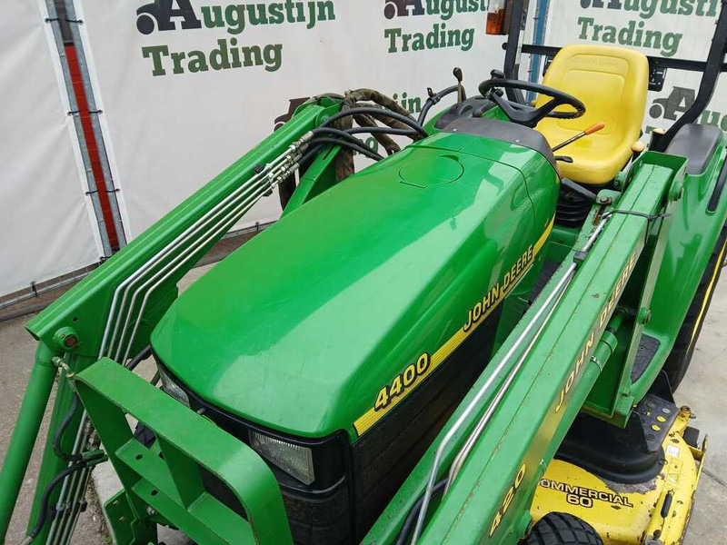 John Deere 4400 - Farm tractor: picture 4 John Deere 4400 - Farm tractor: picture 4