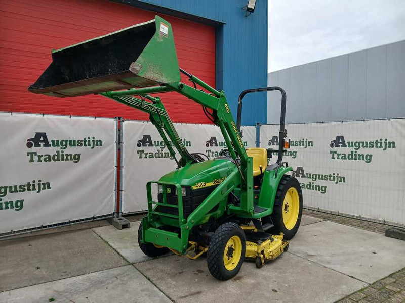 John Deere 4400 - Farm tractor: picture 1 John Deere 4400 - Farm tractor: picture 1