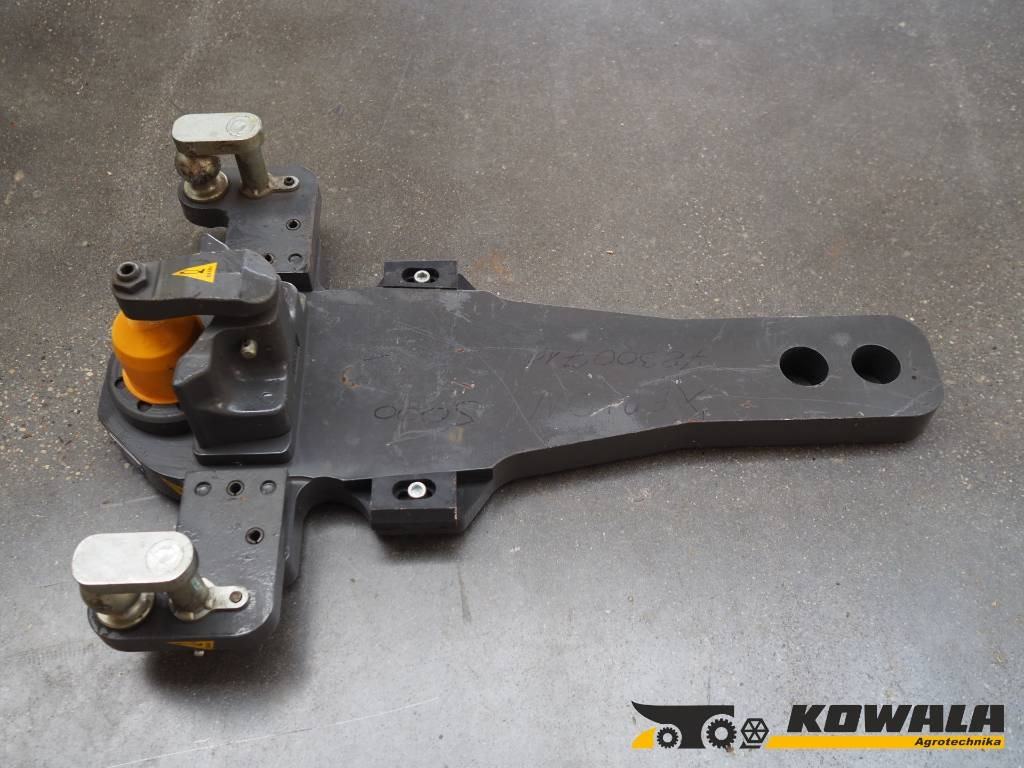 Claas Xerion - bumper hitch K80 - Body and exterior for Agricultural machinery: picture 1 Claas Xerion - bumper hitch K80 - Body and exterior for Agricultural machinery: picture 1