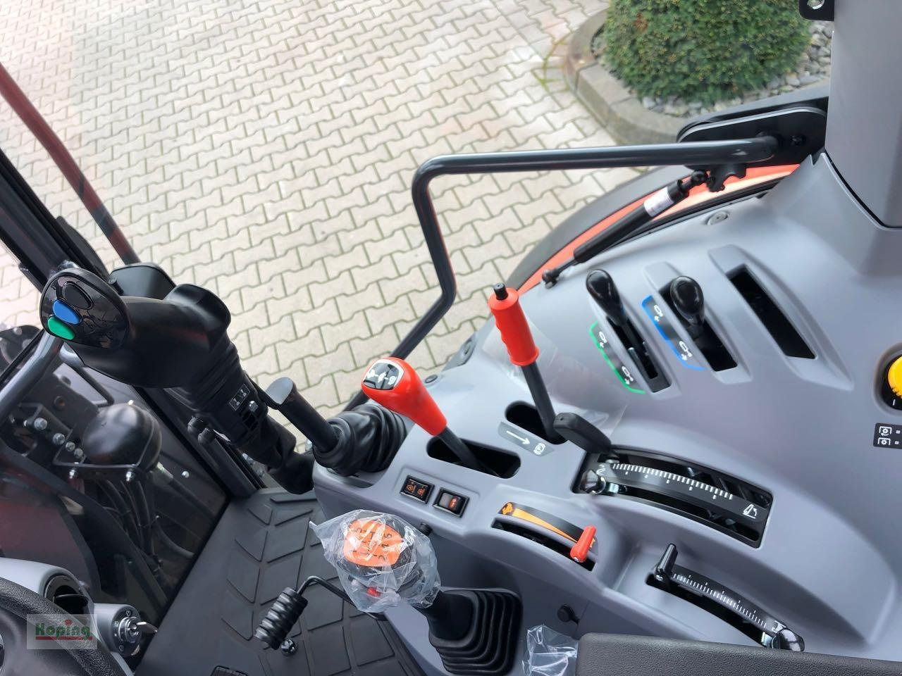 Farm tractor Kubota M4073 Cab: picture 7