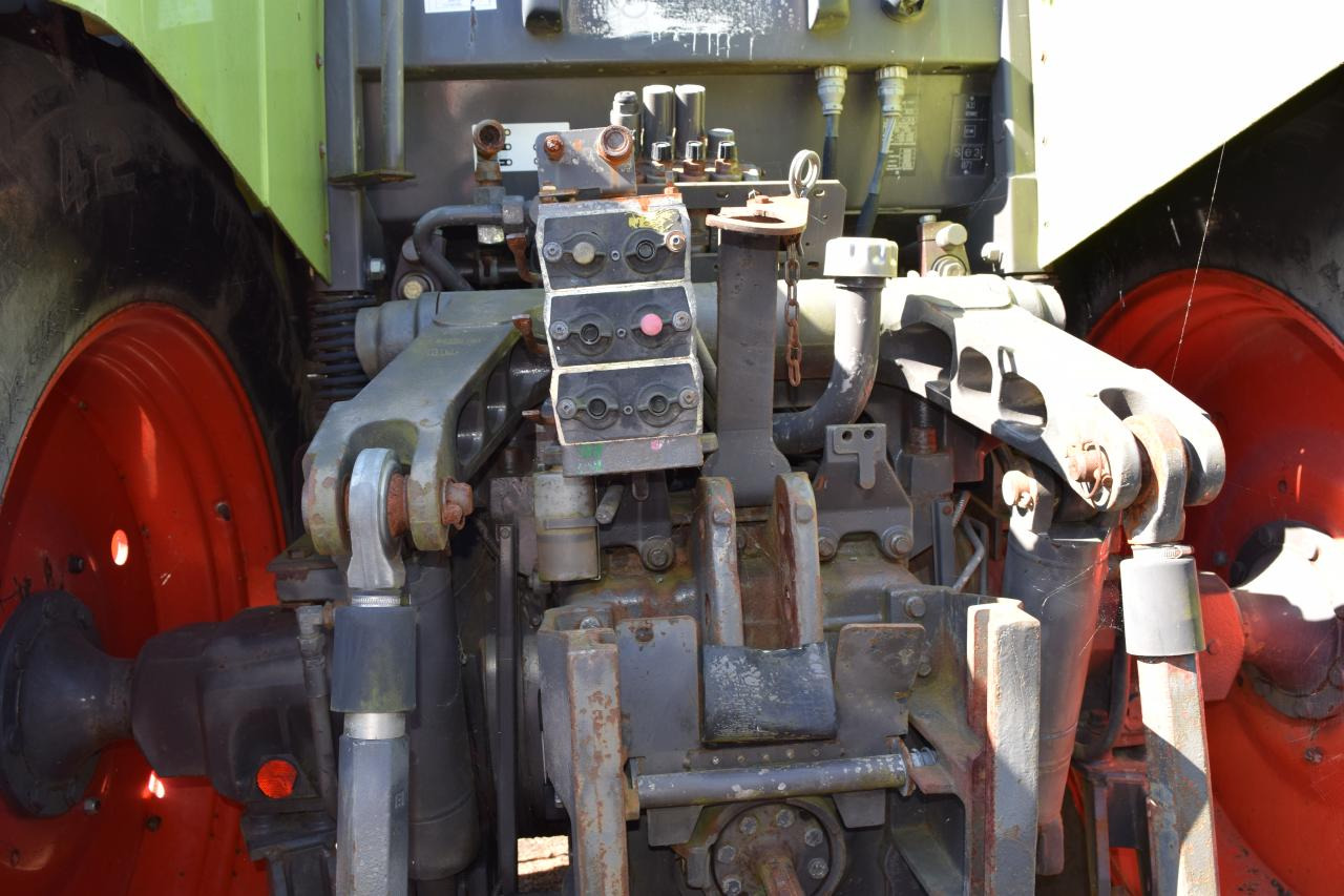 CLAAS Ares 826 RZ - Farm tractor: picture 5 CLAAS Ares 826 RZ - Farm tractor: picture 5