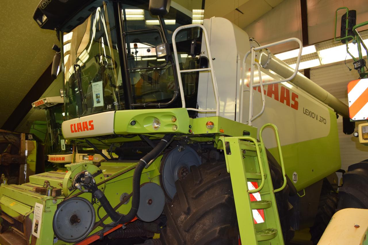 CLAAS Lexion 570 *3-D* *4x4* - Combine harvester: picture 2 CLAAS Lexion 570 *3-D* *4x4* - Combine harvester: picture 2