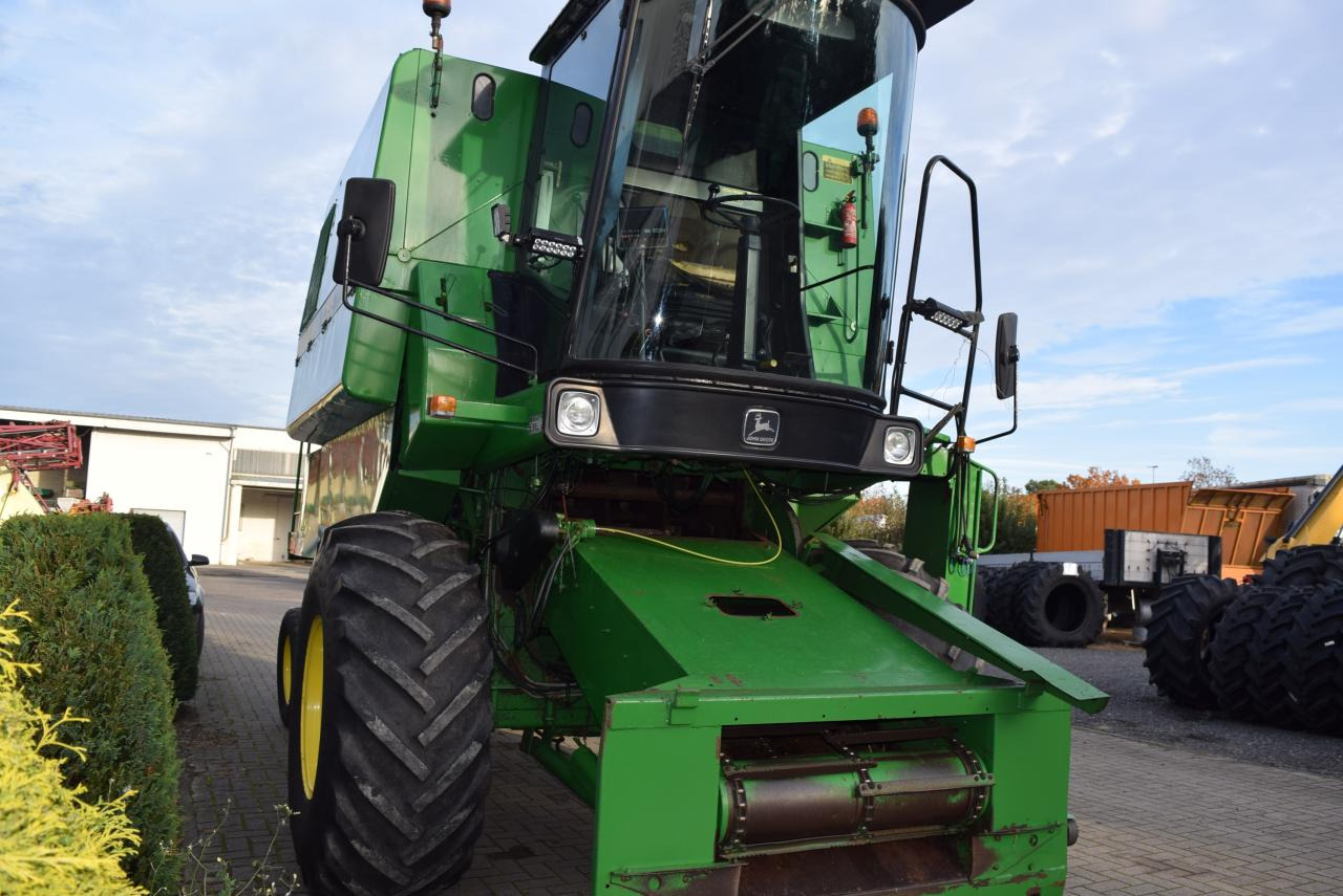 John Deere 1065 - Combine harvester: picture 4 John Deere 1065 - Combine harvester: picture 4