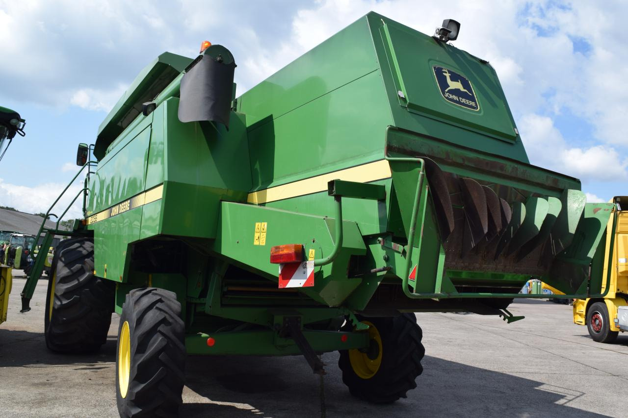 John Deere 2056 - Combine harvester: picture 5 John Deere 2056 - Combine harvester: picture 5
