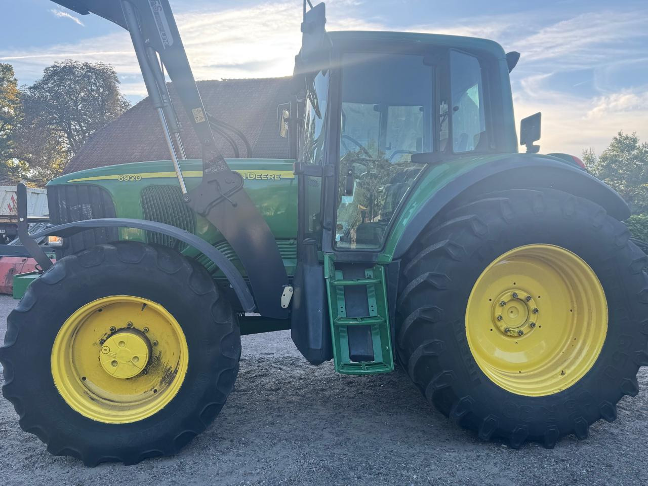 John Deere 6920 - Farm tractor: picture 4 John Deere 6920 - Farm tractor: picture 4