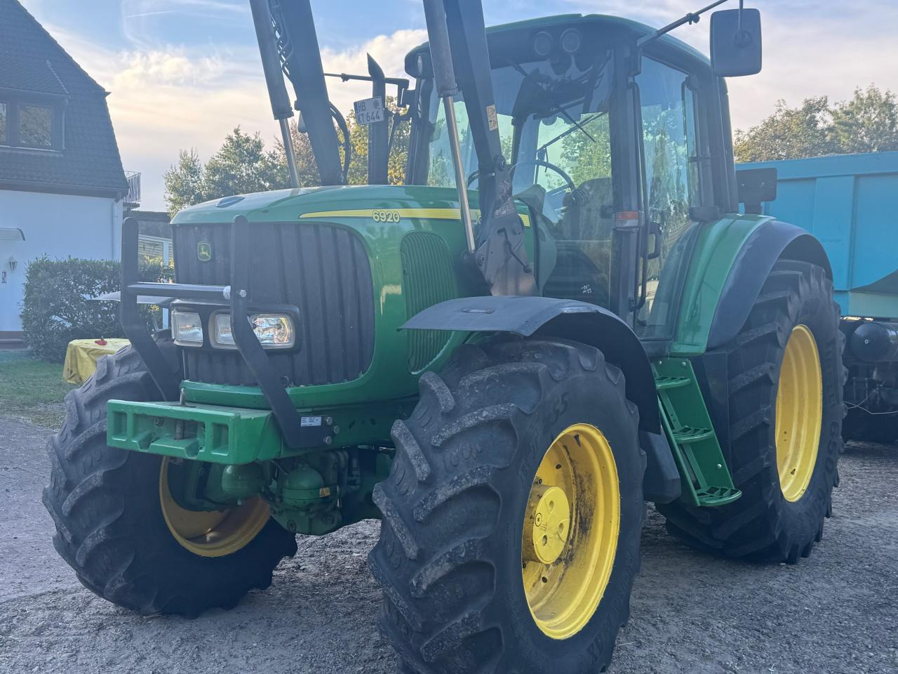 John Deere 6920 - Farm tractor: picture 3 John Deere 6920 - Farm tractor: picture 3
