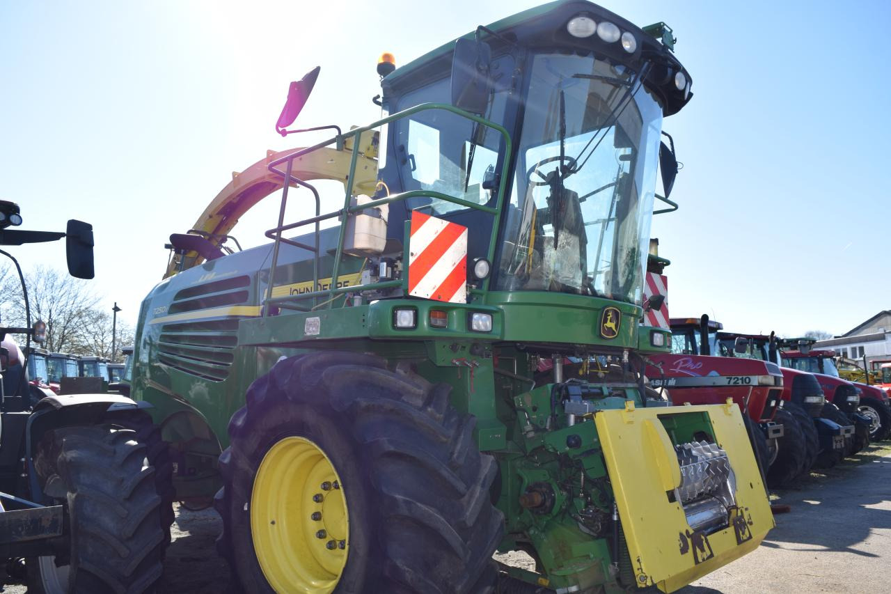 John Deere 7250 i - Forage harvester: picture 2 John Deere 7250 i - Forage harvester: picture 2