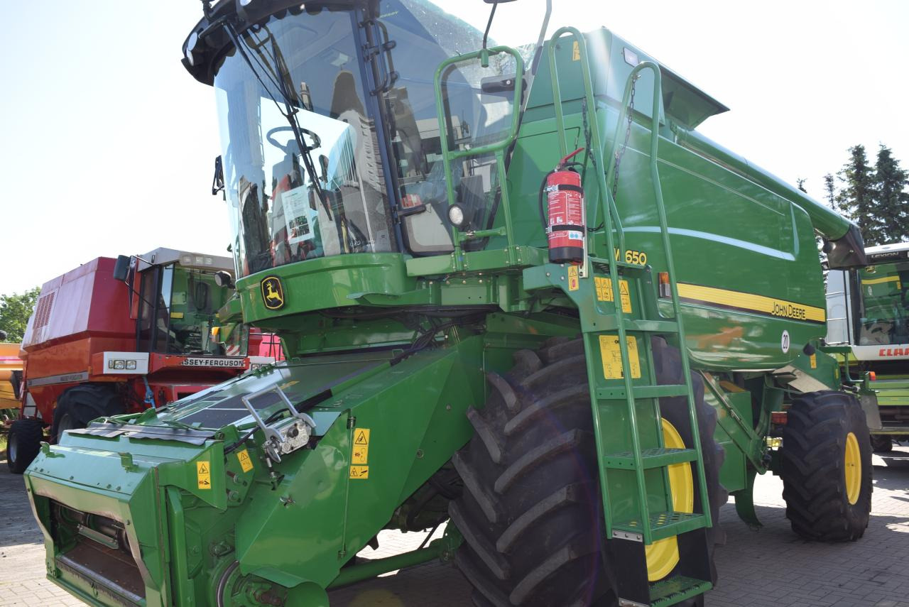 John Deere W 650 - Combine harvester: picture 2 John Deere W 650 - Combine harvester: picture 2